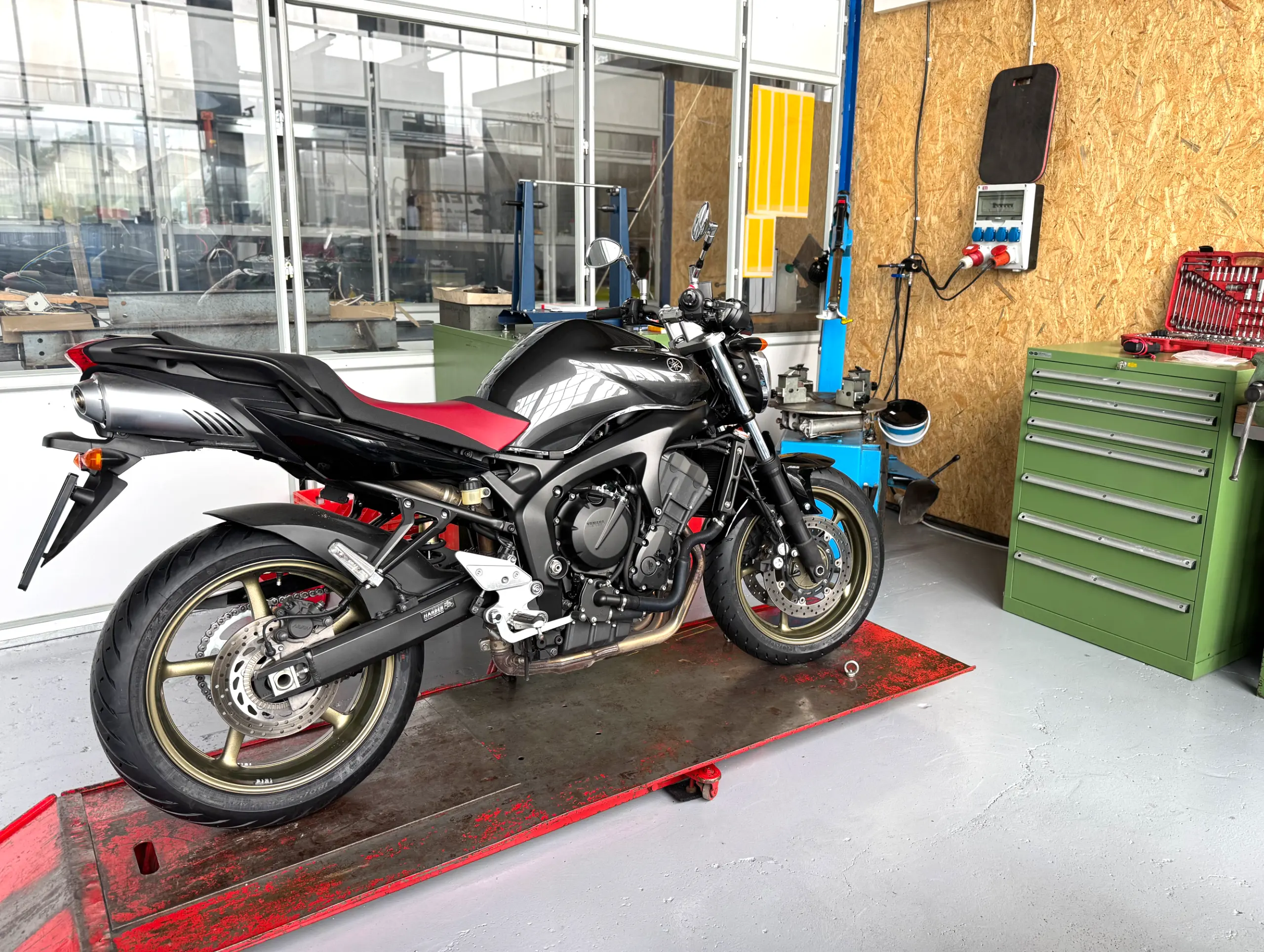 MotorradMax Motorradwerkstatt Konstanz Reifenwechsel